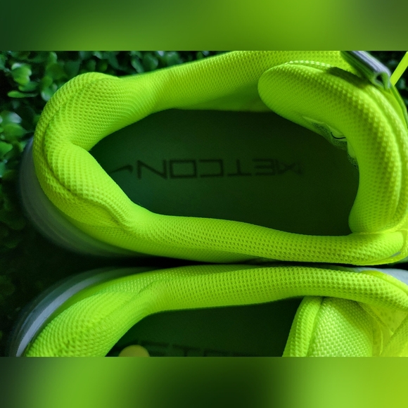 Nike Yellow and Gray Sneakers with Modern Silhouette - Picture 4 of 8